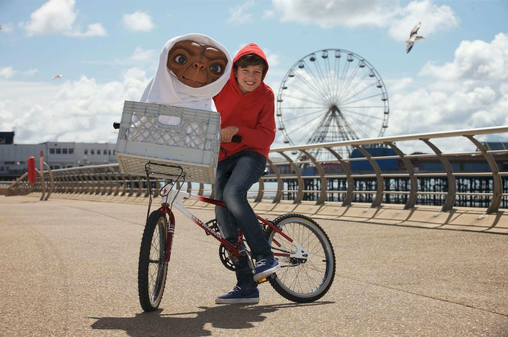 E.T. and Oliver on the Promenade in front of the Central Pier
