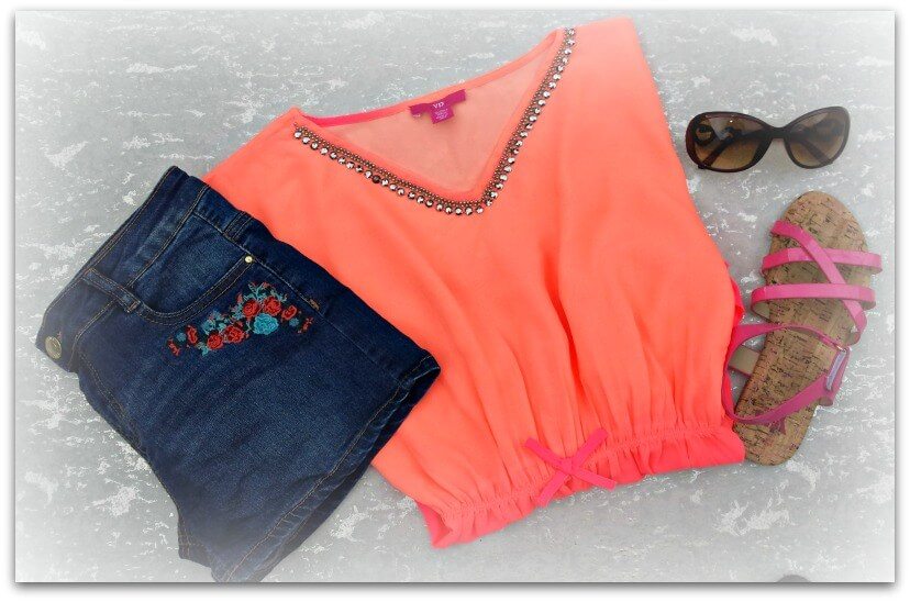 holiday outfits kaftan and shorts
