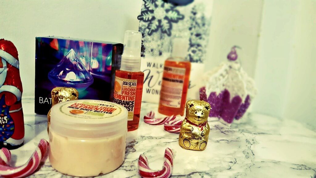 happy aunties day: the xmas edition gift bags selections of bath products and chocolates
