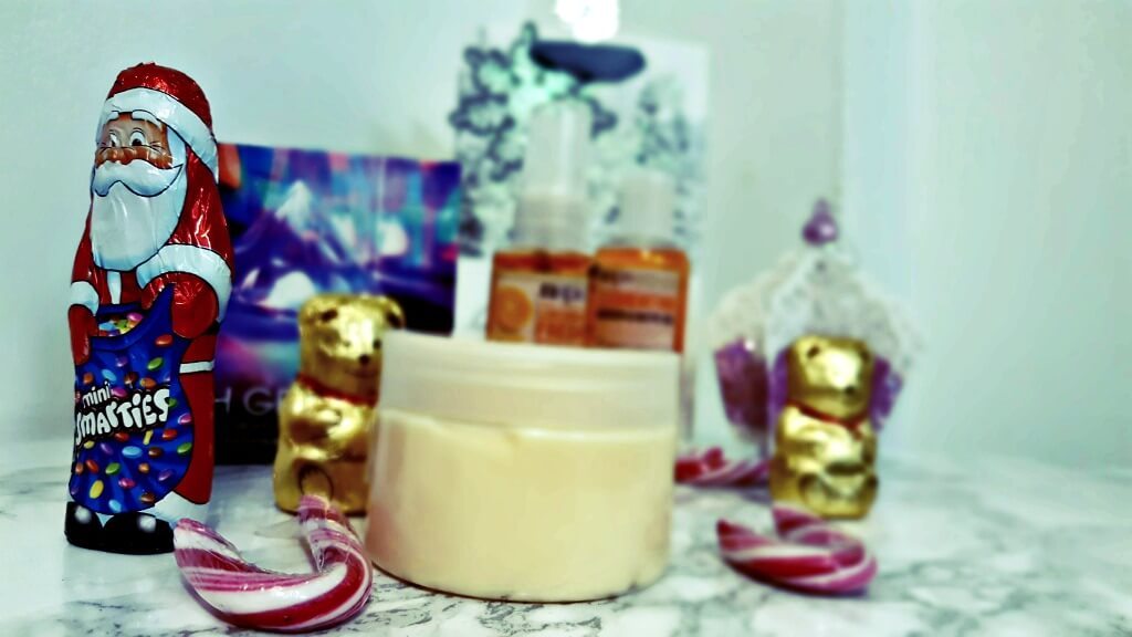 happy aunties day: the xmas edition gift bage with chocolates and scented products