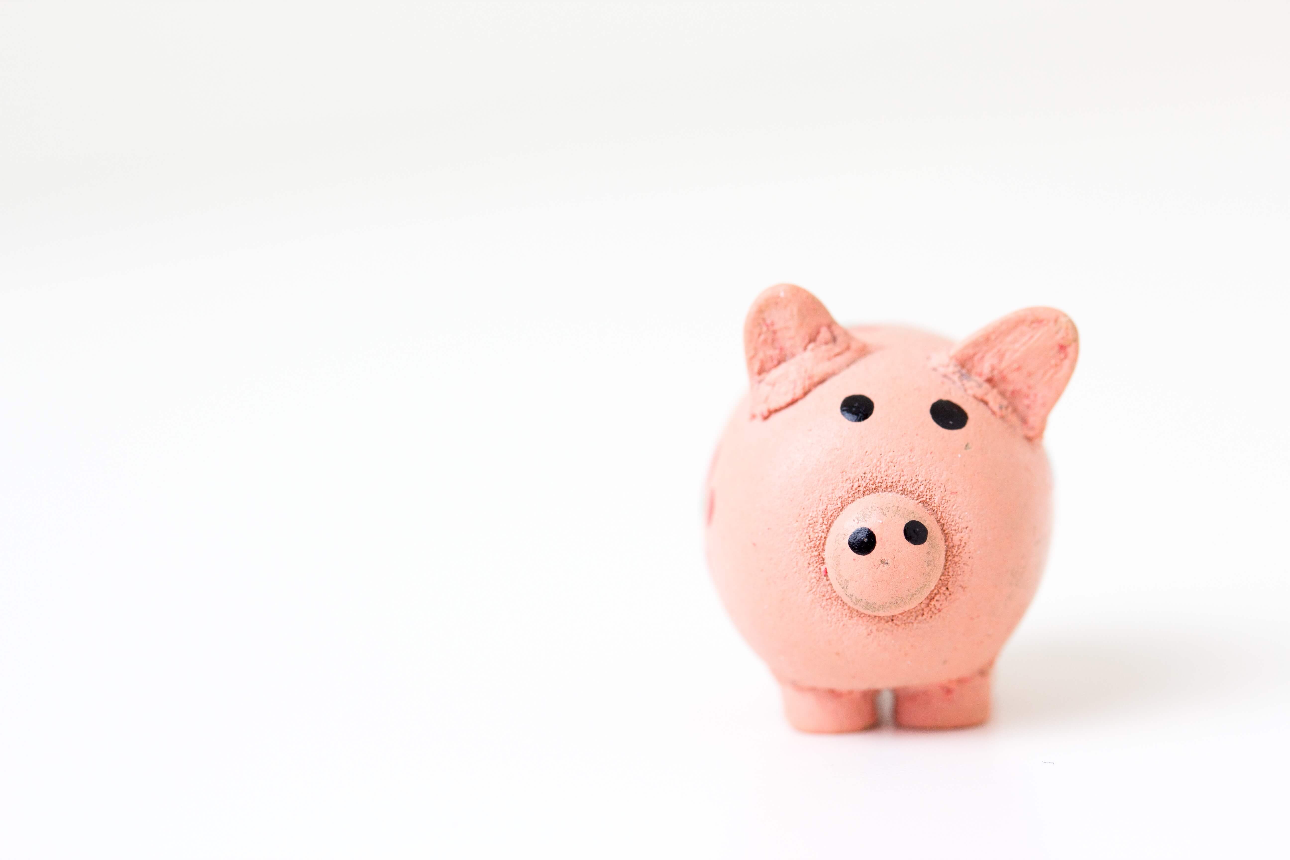 reduce credit card debt picture of a piggy bank for savings