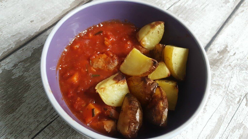 making good food easy with gousto chicken cacciatore in a bowl with crispy potatoes