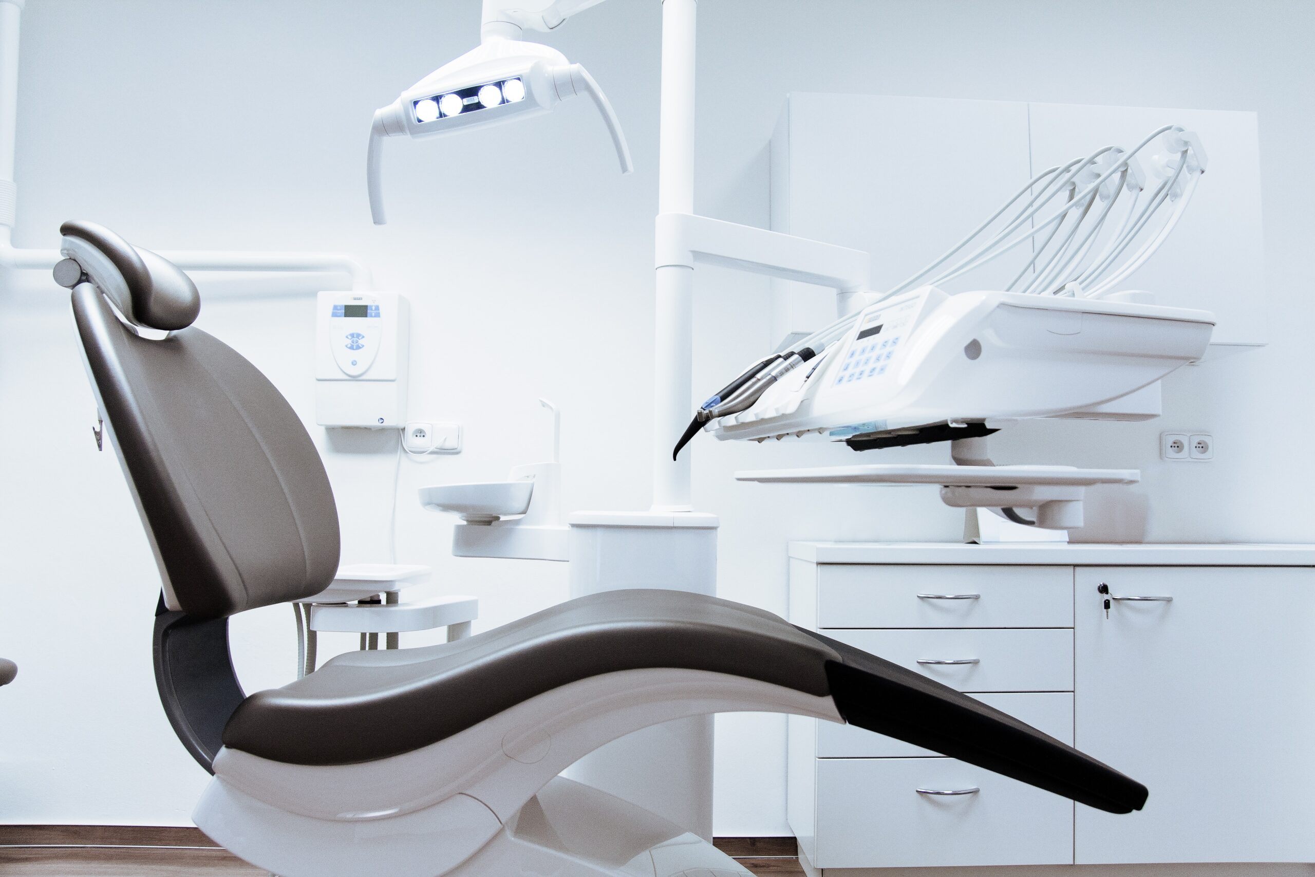 Choosing The Best Place to Have Dental Implants
