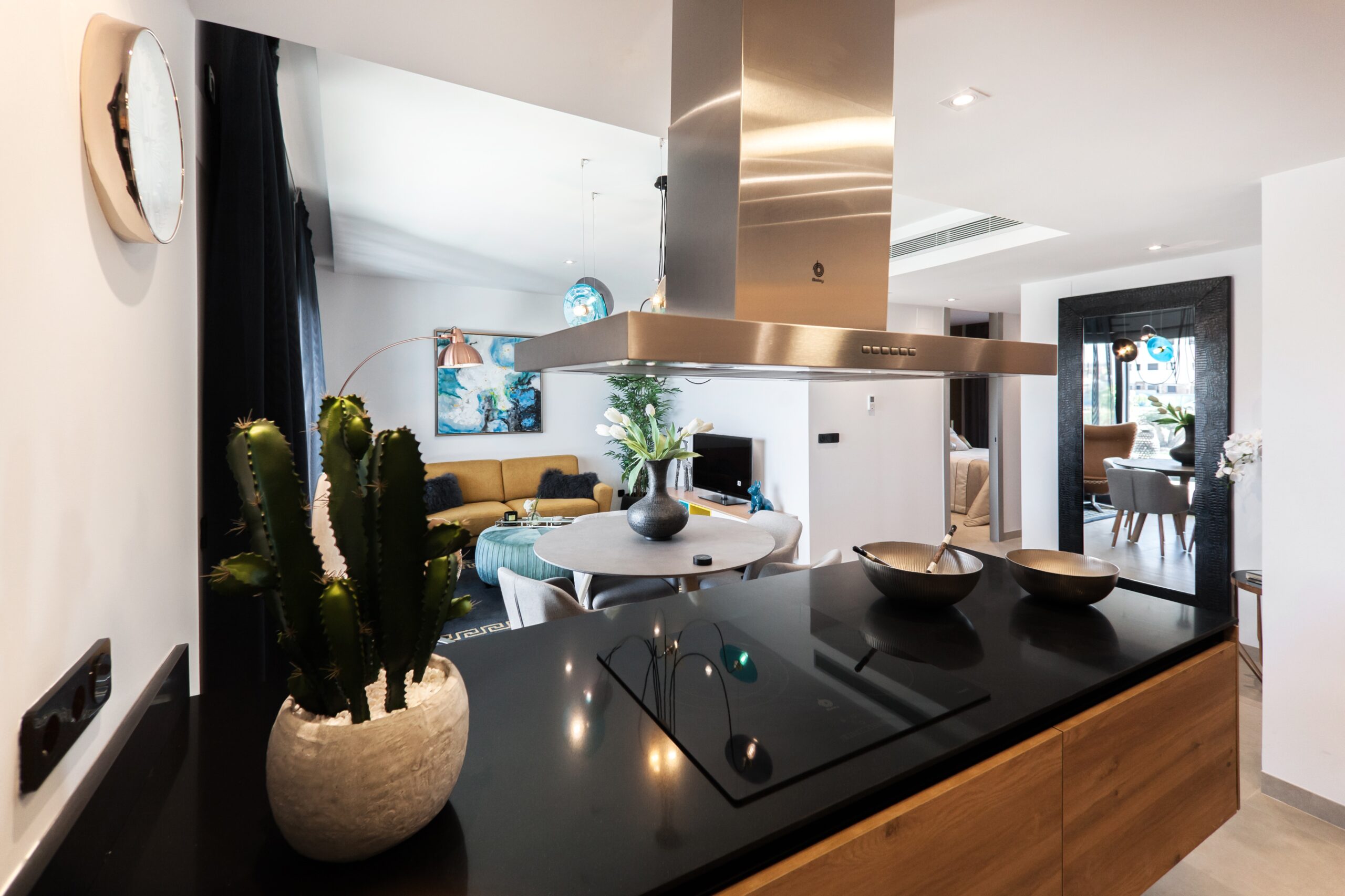 a blacn and wood stlye kitchen featuring high gloss units