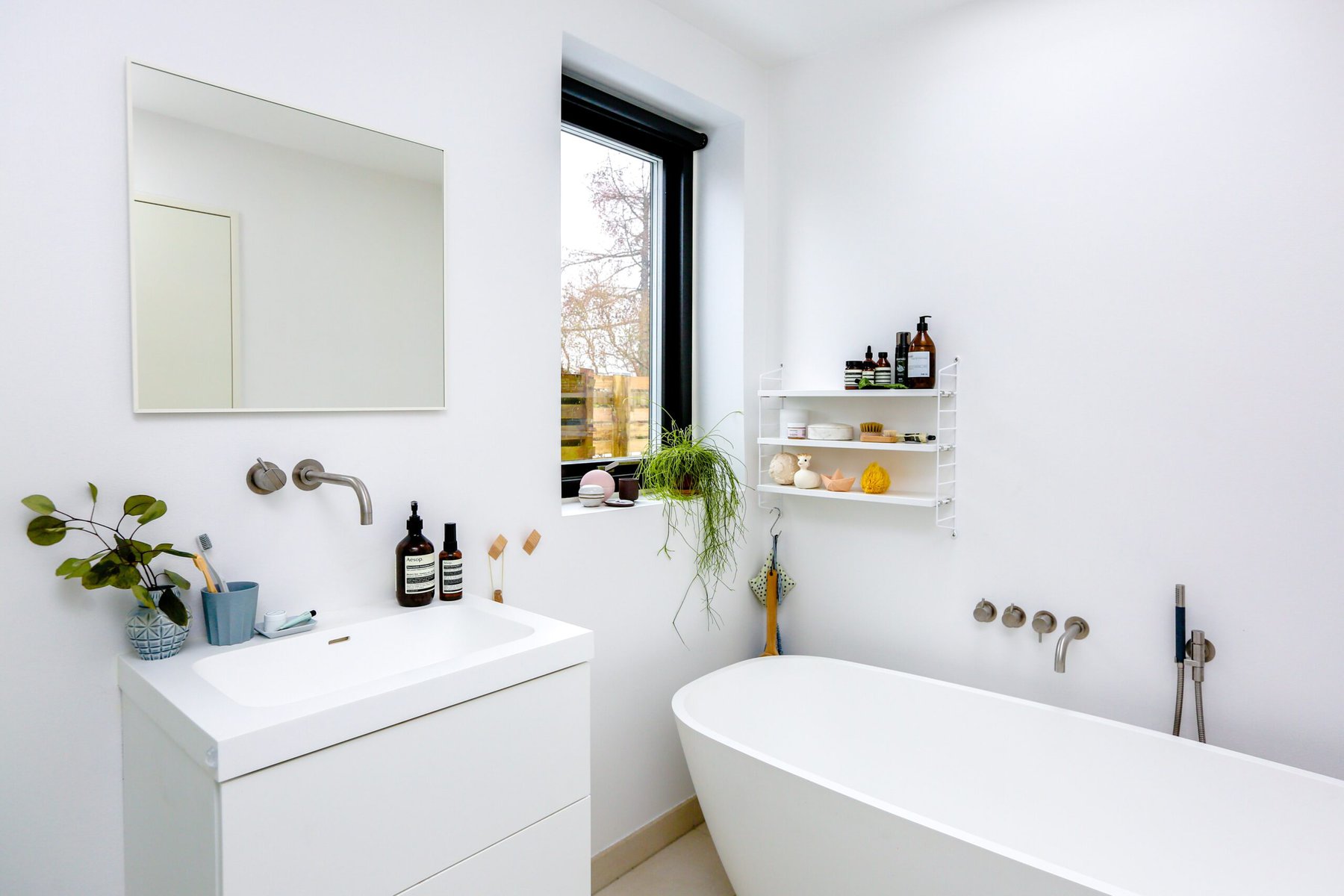 Easy Ways to De-clutter Your Bathroom
