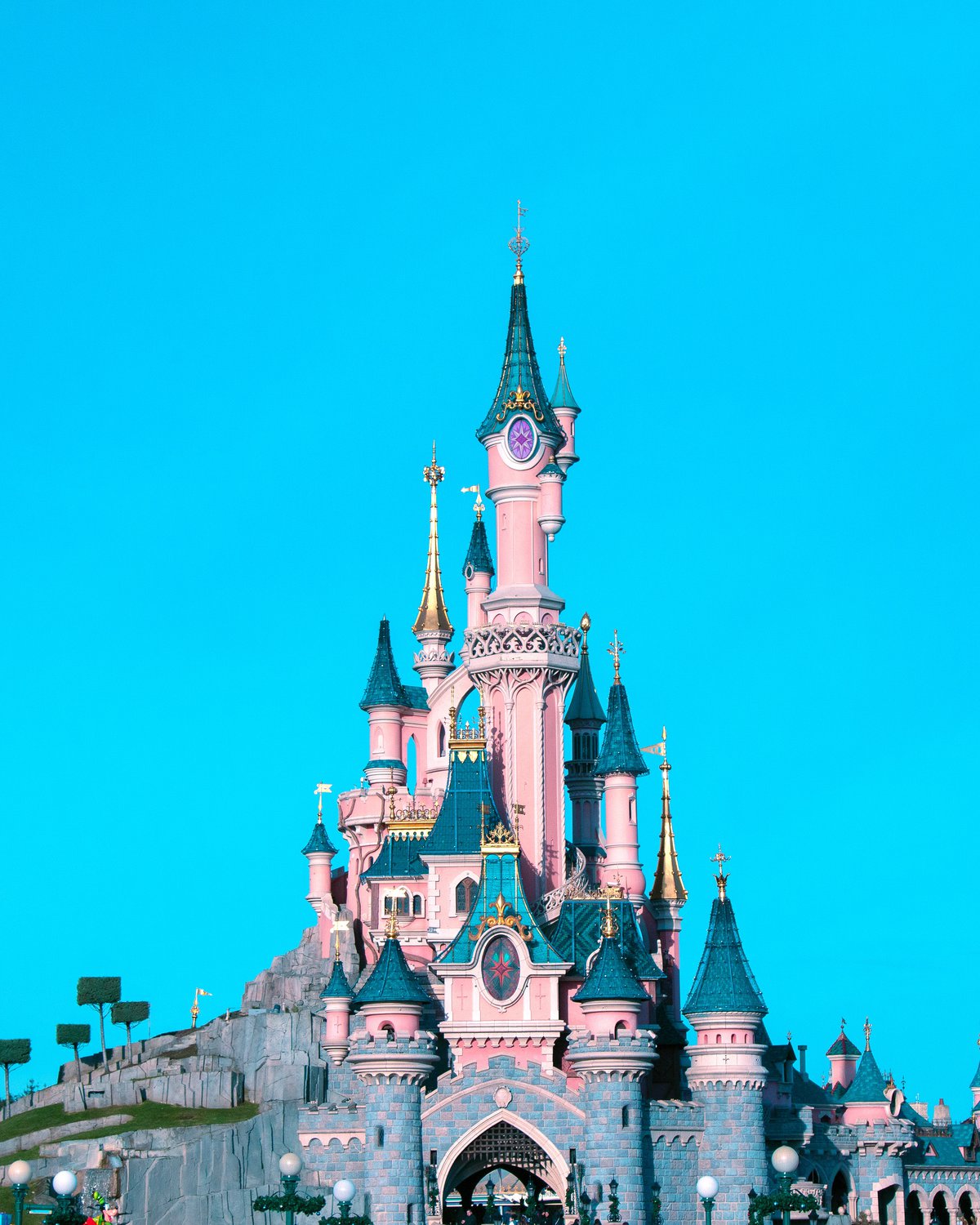 sleeping beauty castle at disneyland paris