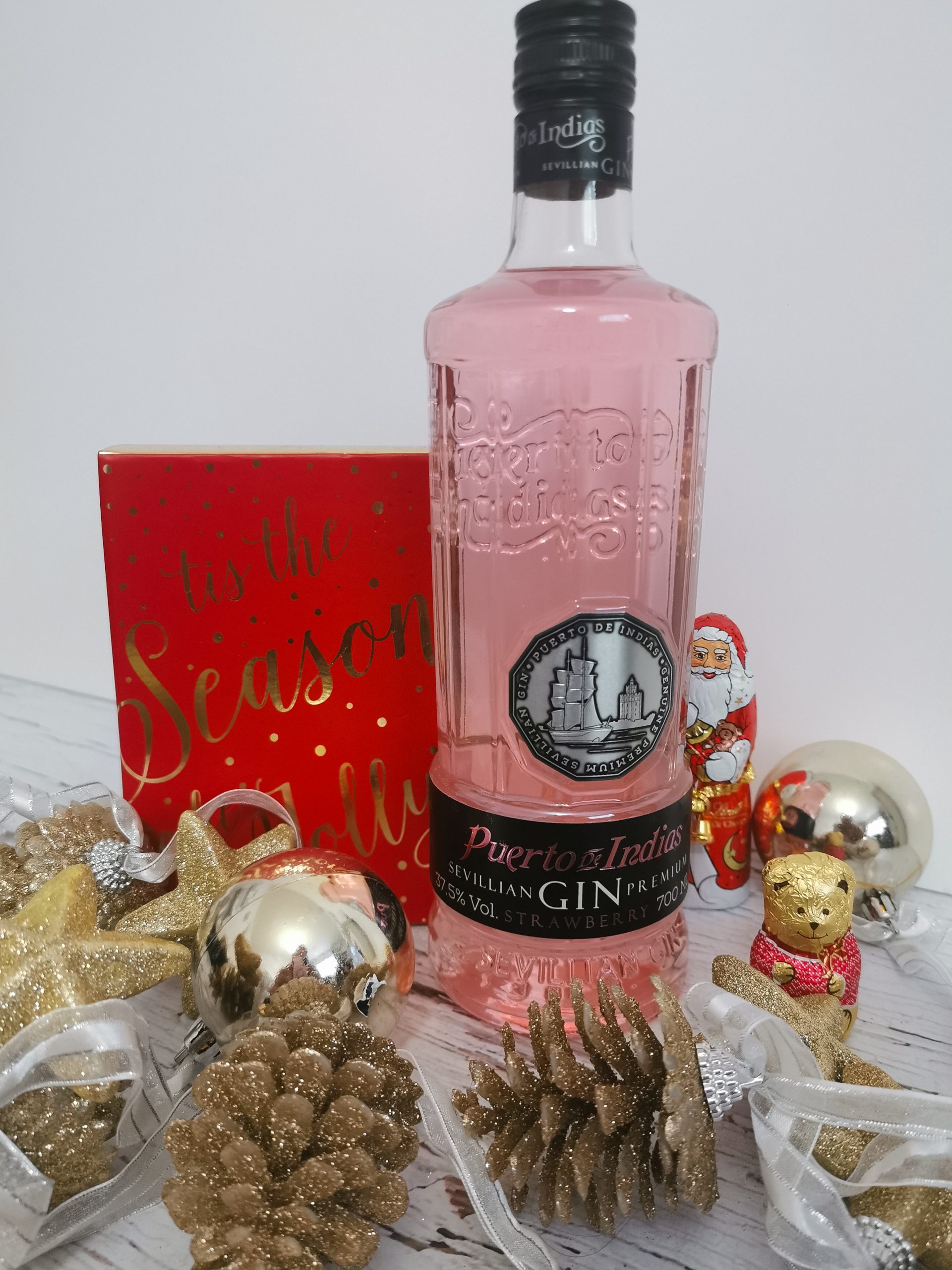bottle of puerto de indias strawberry gin